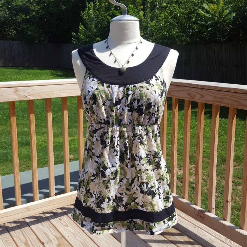 Apt. 9 Floral top (S)