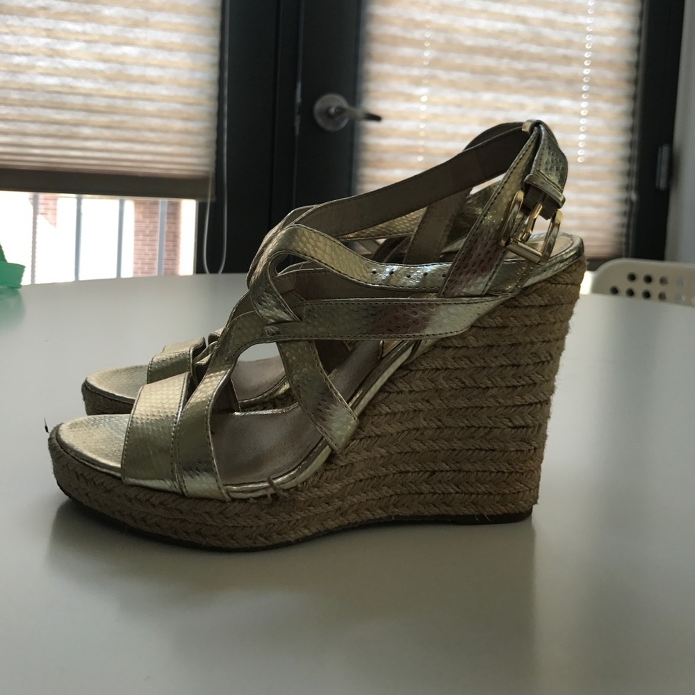 Michael Kors gold wedges 7.5 good condition - Picture 3 of 4