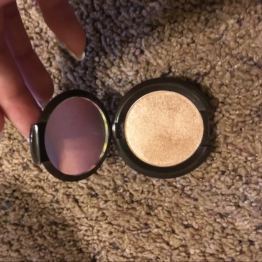‼️SOLD‼️Makeup - Picture 2 of 3