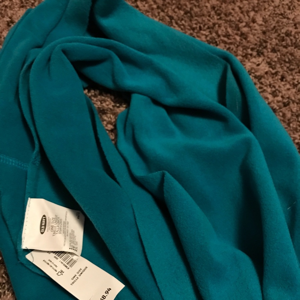 Old Navy fleece scarf NWT