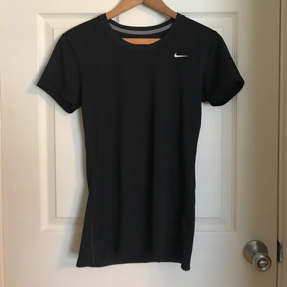 Nike Athletic T-Shirt - Picture 1 of 2