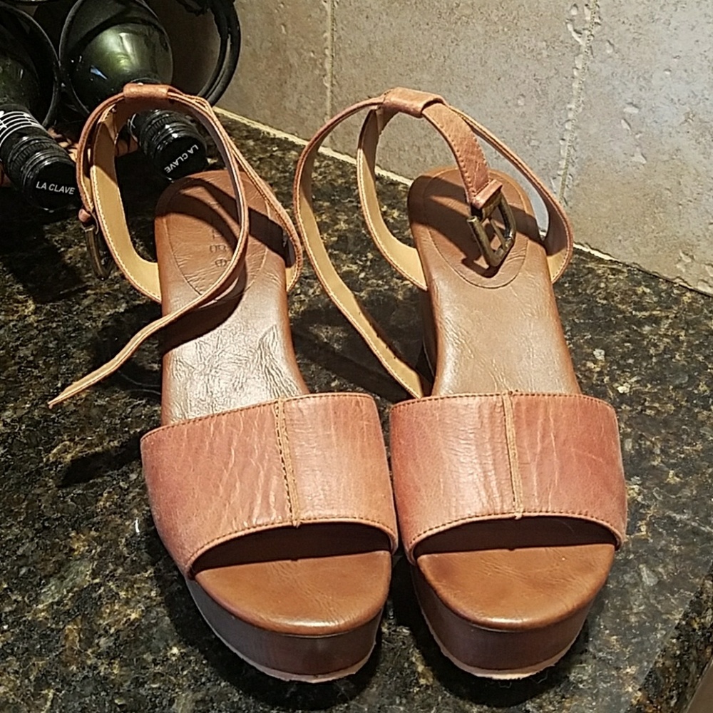 Hinge Aimee Wedge Sandals