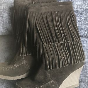 Minnetonka wedge fringe boots