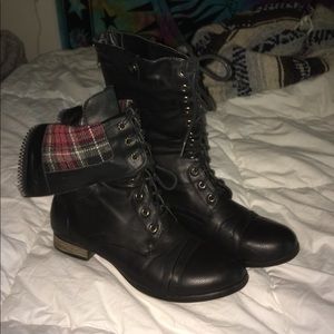 Combat boots