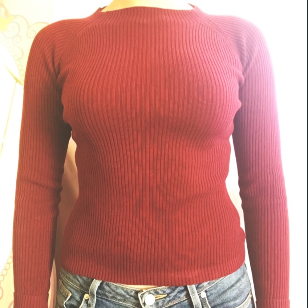 Maroon sweater