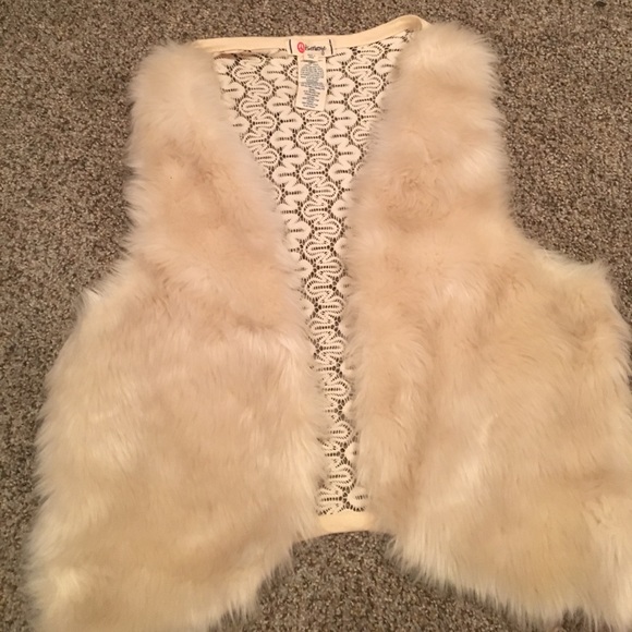 Fur/crochet vest - Picture 1 of 1