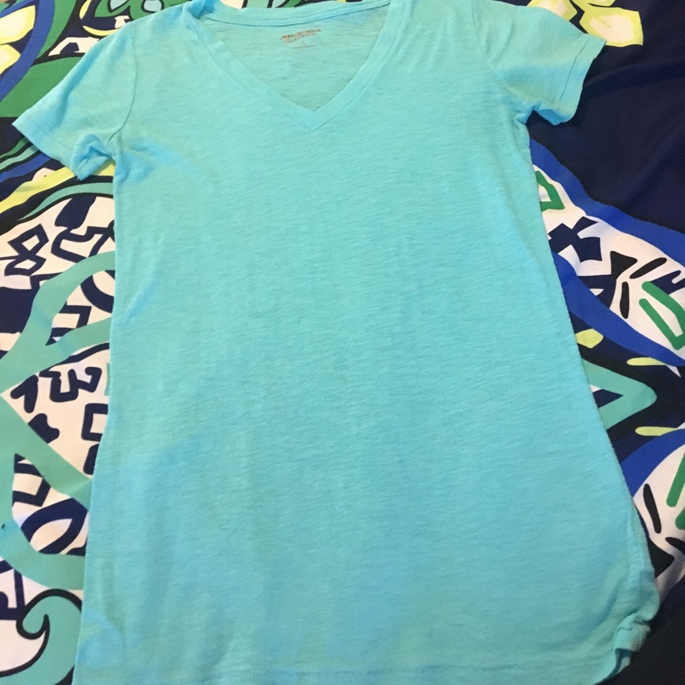 Arizona Jean Co. V-Neck T-Shirt