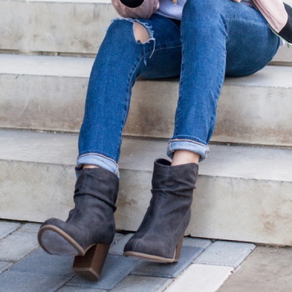 NIB Texas Cognac Slouch Top Chunky Heel Ankle Boot - Picture 2 of 8