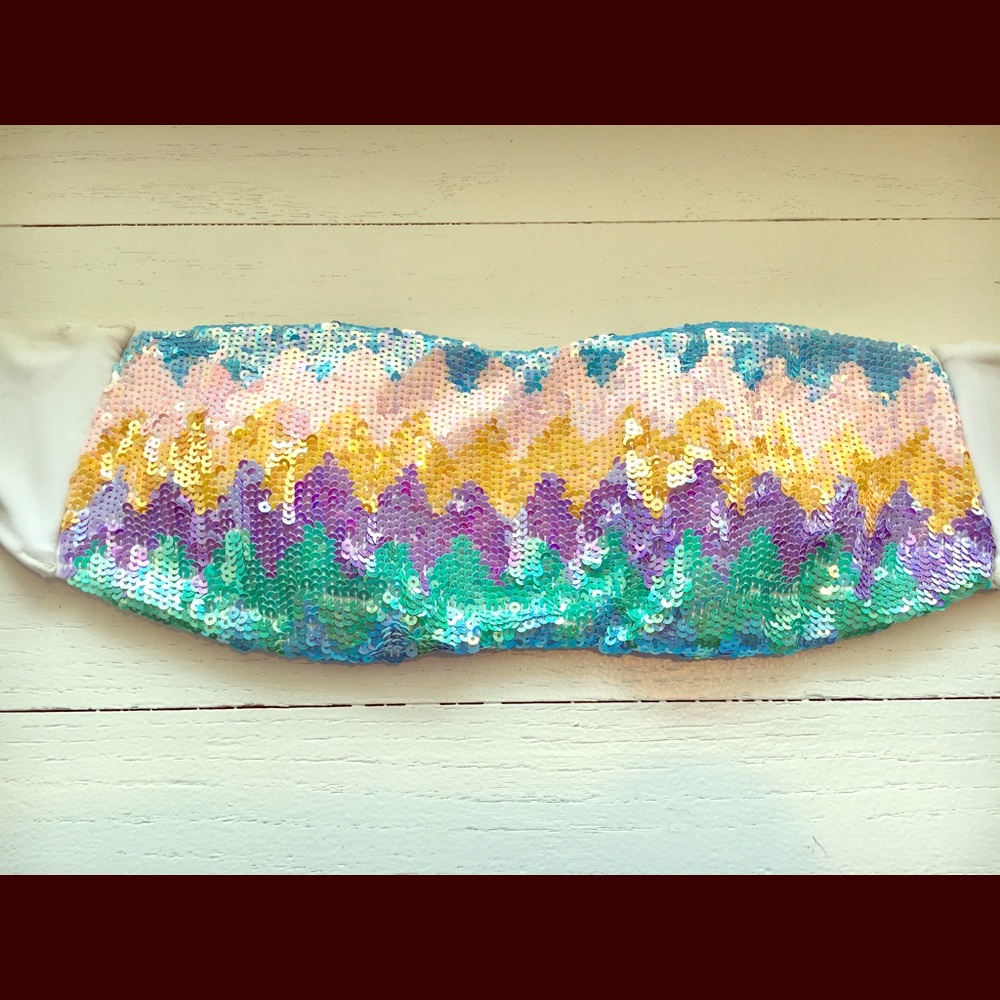 SALE! Victoria's Secret Swim Top size small 👙