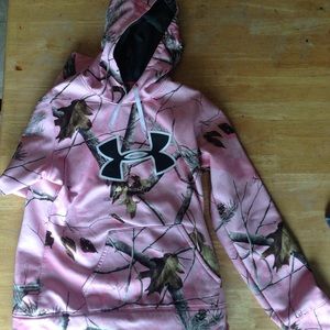 Women's medium Under Armour hoodie.