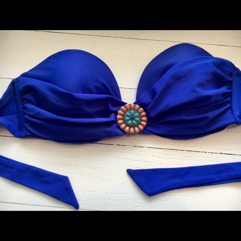 SALE! Adorable Swim Top Size Medium! 👙