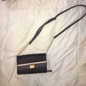 Jessica Simpson cross body wallet