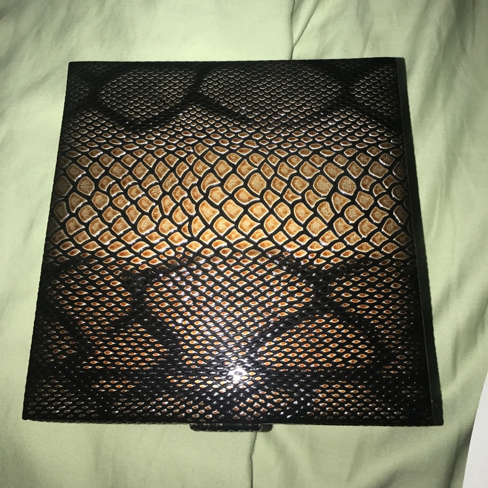 Jewelry box
