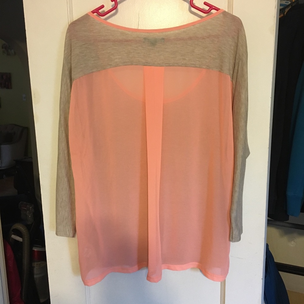 American Eagle Sheer 3/4 Length Sleeves