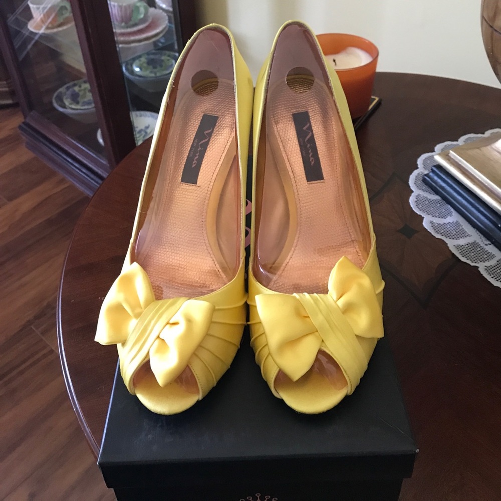 Nina Forbes Canary Luster 10 M Used