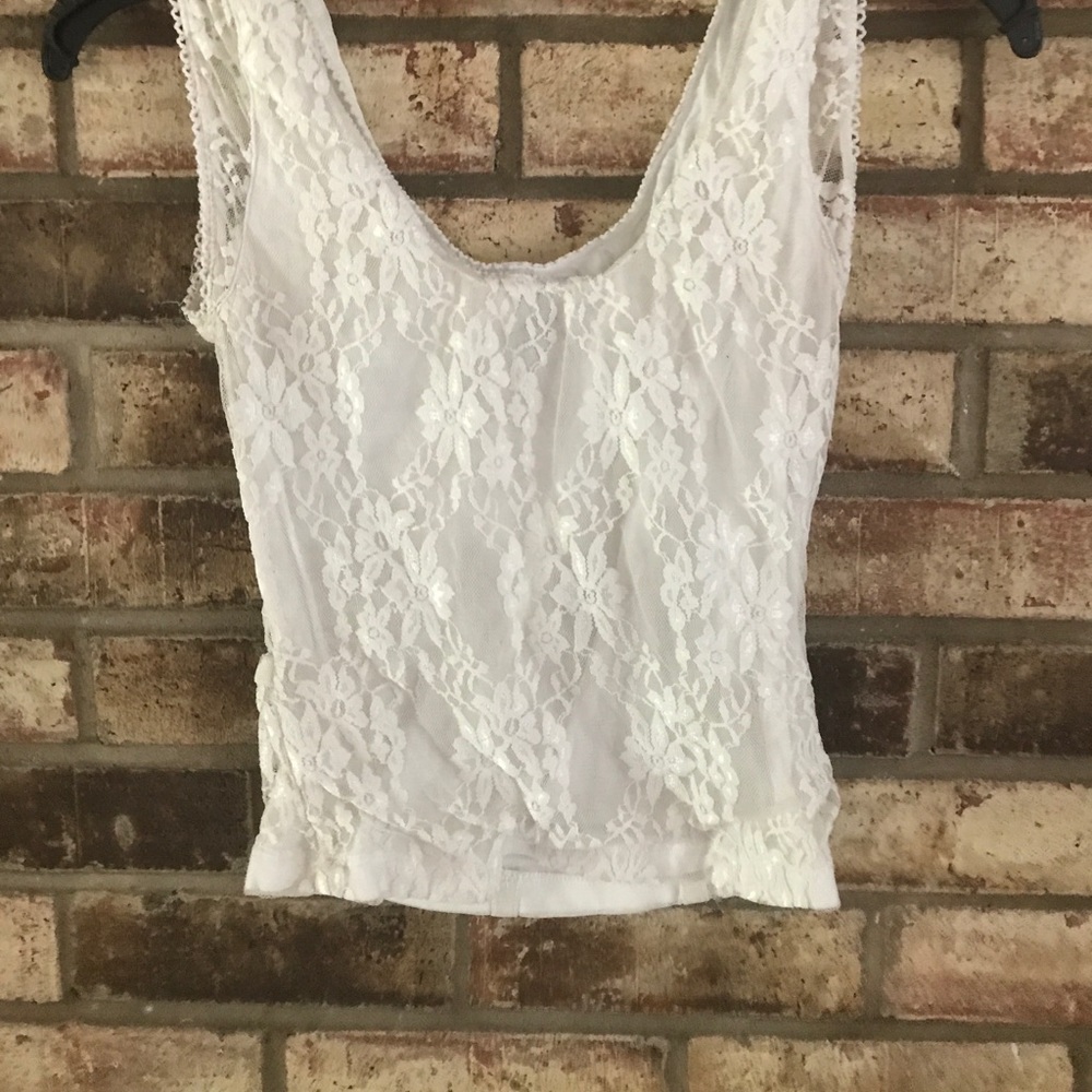 White flower lace crop top 🌺