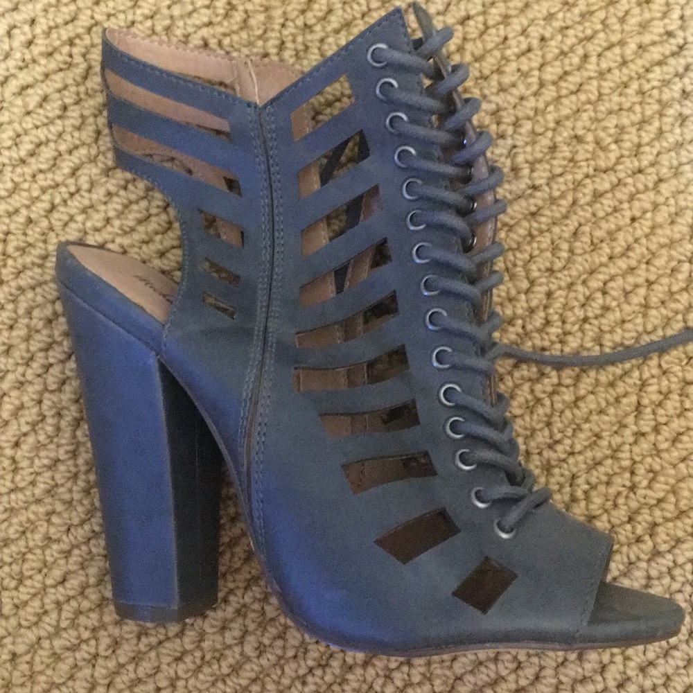 Lace up navy blue heels!