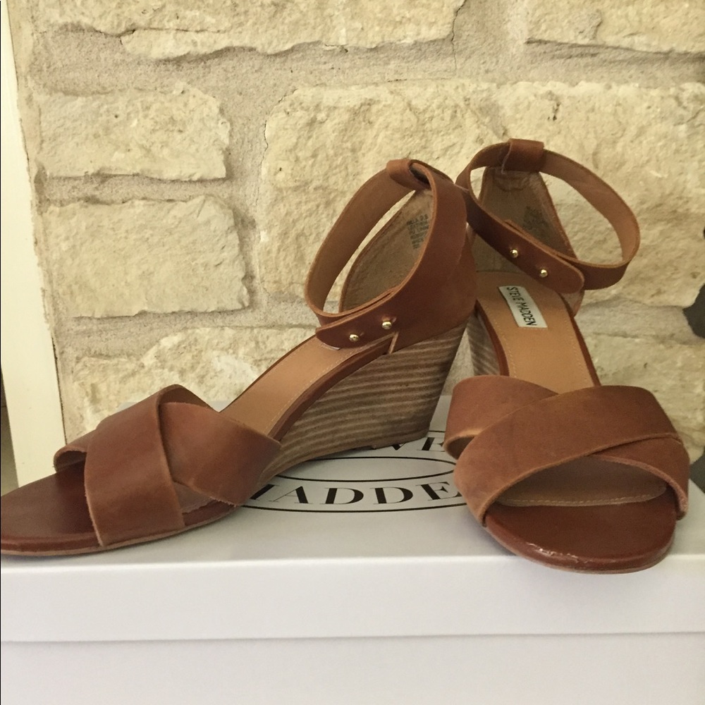 Steve Madden brown wedge sandal
