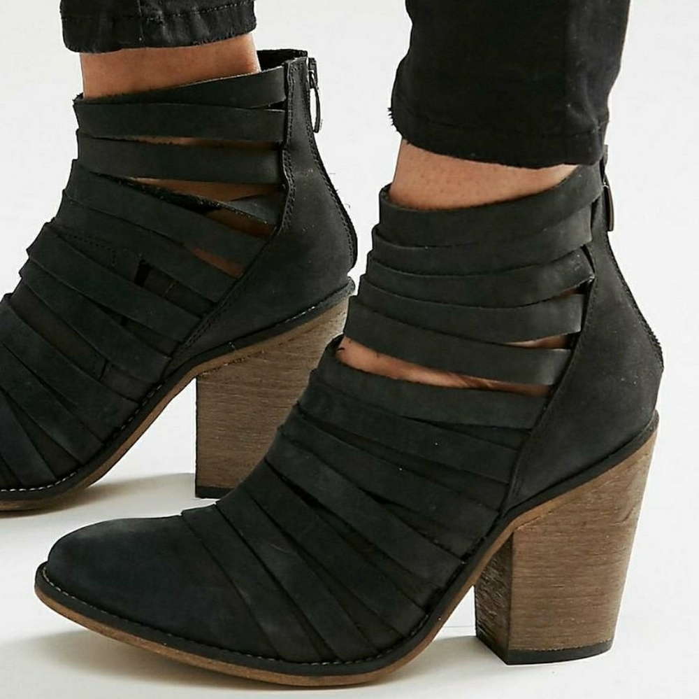 New Hybrid black heel boots