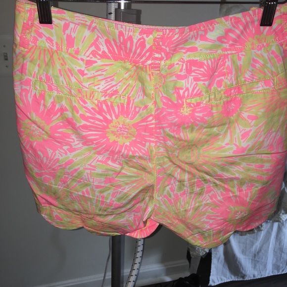 Lilly Pulitzer 5" BUTTERCUP SCALLOP HEM SHORT - Picture 2 of 2