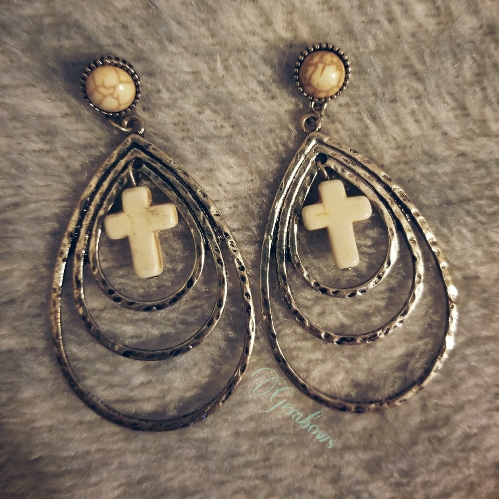❤SOLD❤🔥FIRE SALE🔥 Ivory cross dangle earrings