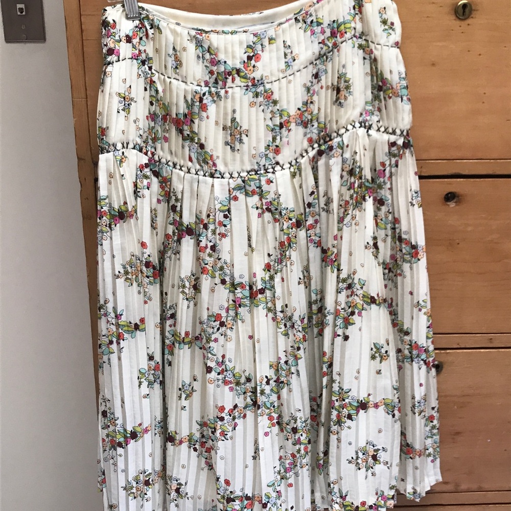 Flowy 100% silk calf length floral skirt.