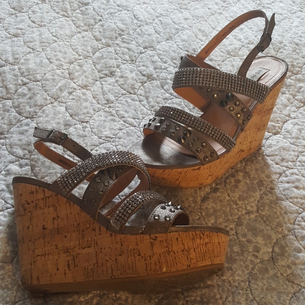 Not rated sandals