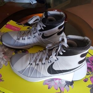 Nike Hyperdunk EUC