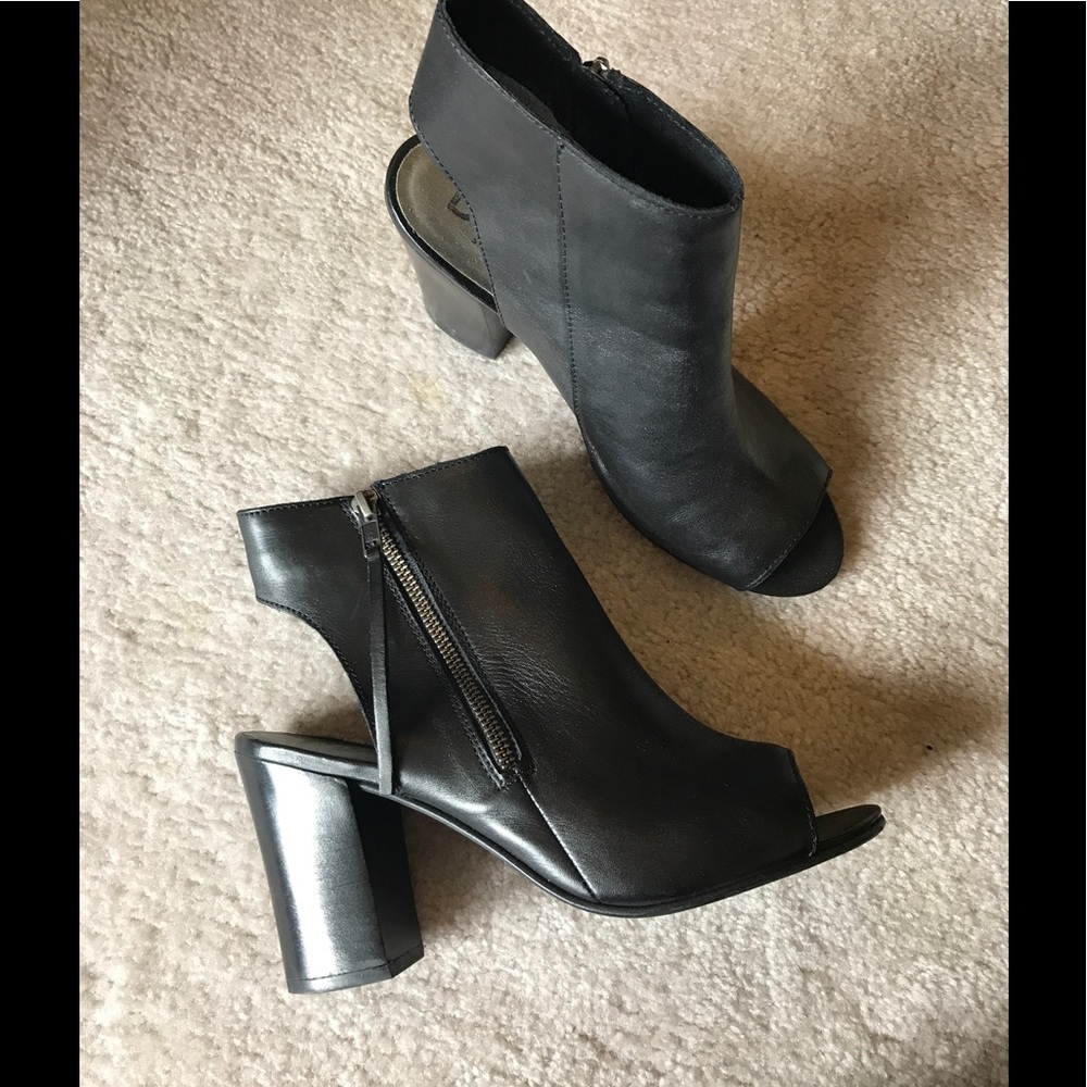 DIBA Peep-toe booties!