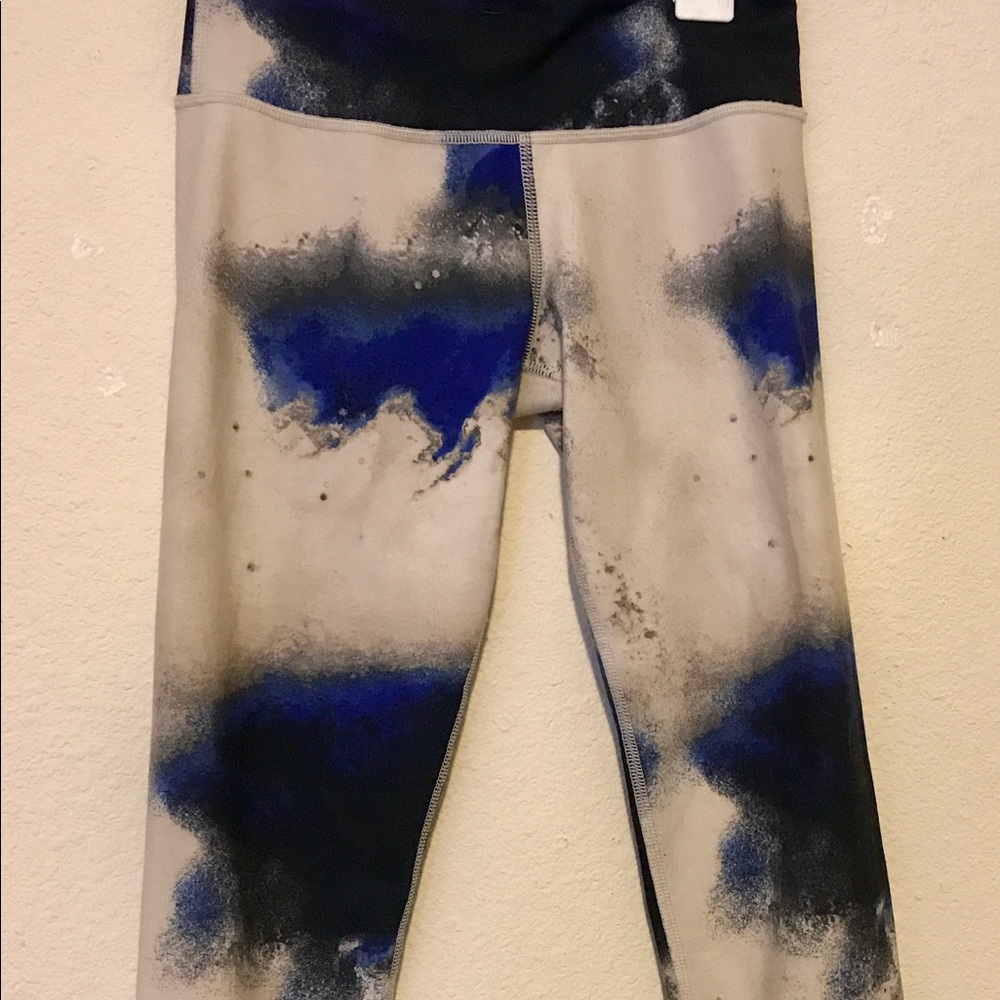 ❗️Sale❗️Lululemon Wunder Under crop Pants 2
