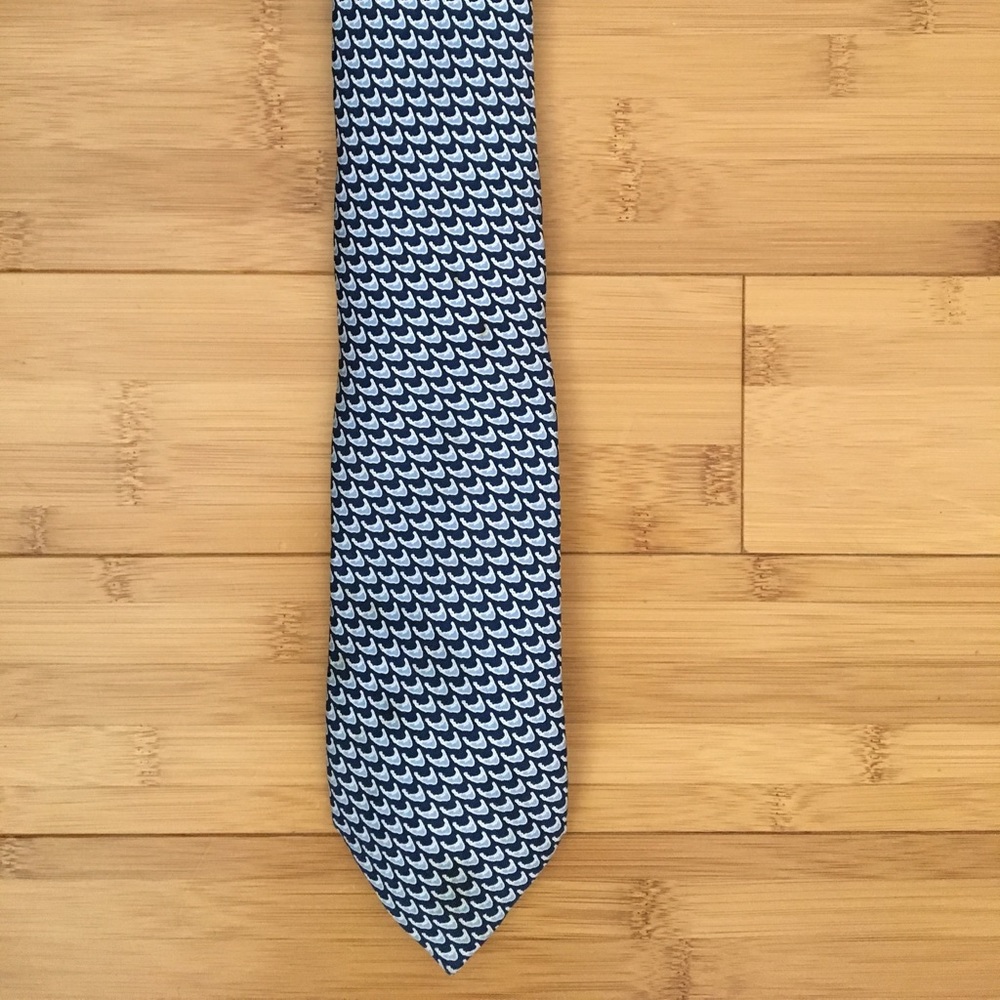 Gently used Vineyard Vines blue printed tie