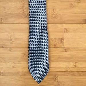Gently used Vineyard Vines blue printed tie