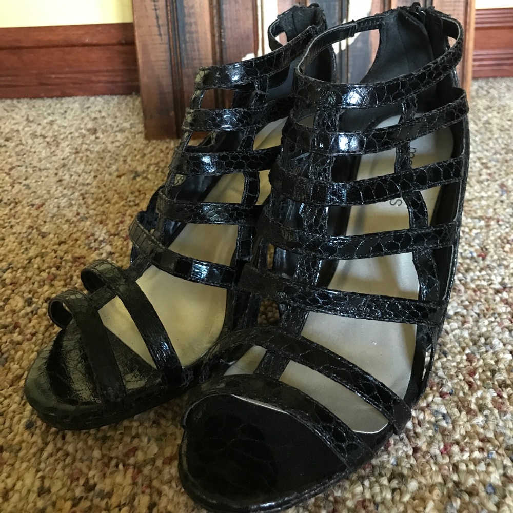 👠 Cute Black Strappy 3.5" Heels