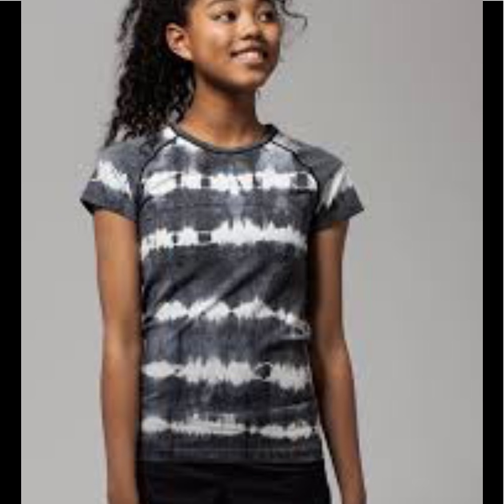 Ivivva Fly tech ss top, size small.