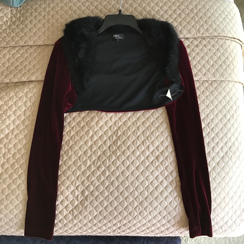 Velvet Shrug with polyester fur trim