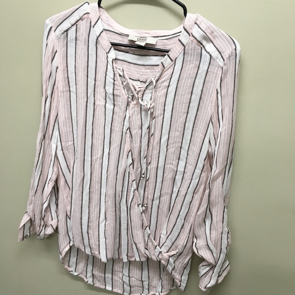Flowing blouse with tie in front