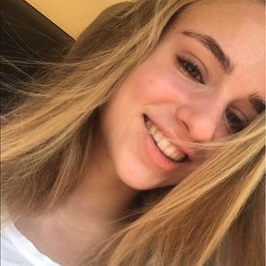 Meet your Posher, Olivia