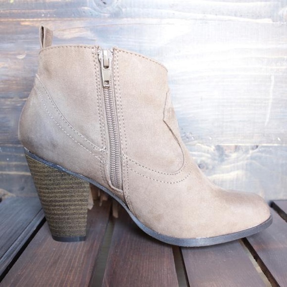 Taupe Burnished Fringe Block Heel Ankle Booties - Picture 5 of 6