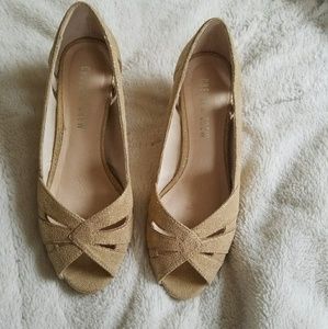 Gold Vintage Style Heels!