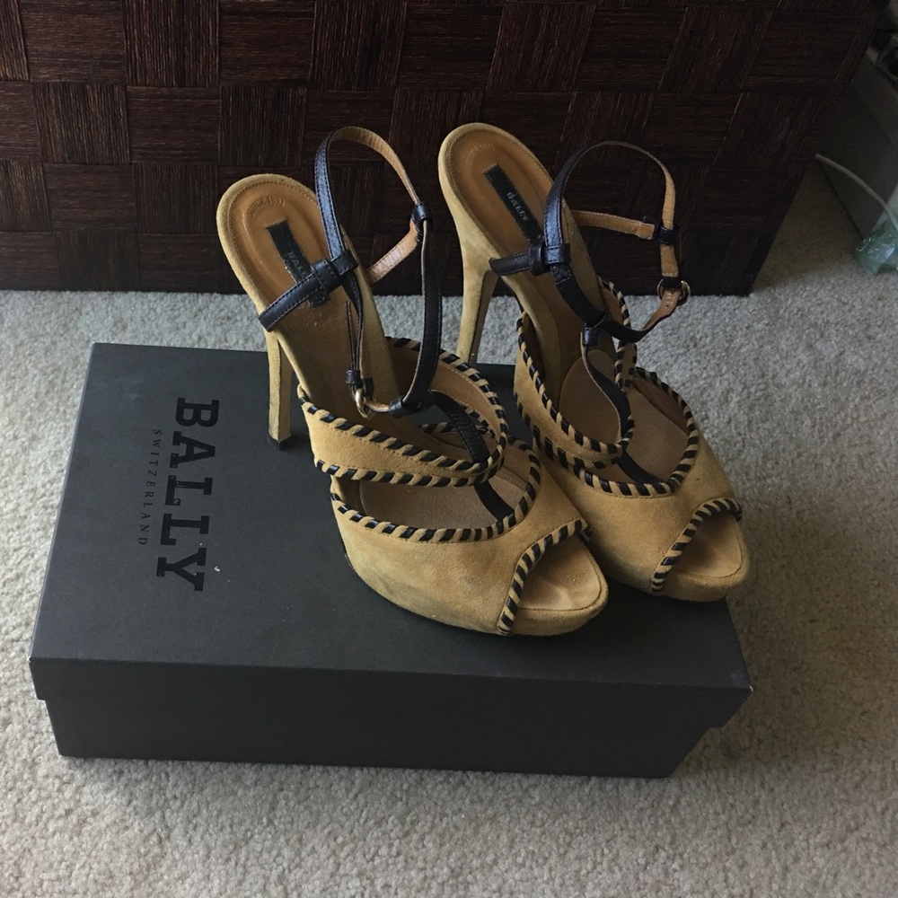 Beautiful Hazel Suede Nadrine Bally Shoes.