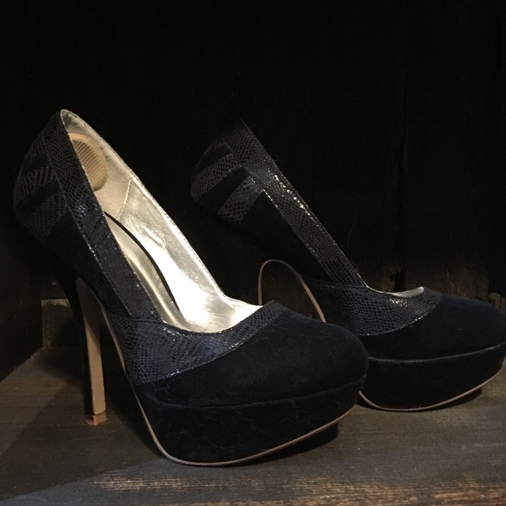 Qupid black heels/pumps! Classy size 7