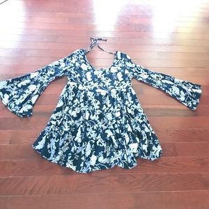 Francesca's Bell Sleeved dress. NWT size Large