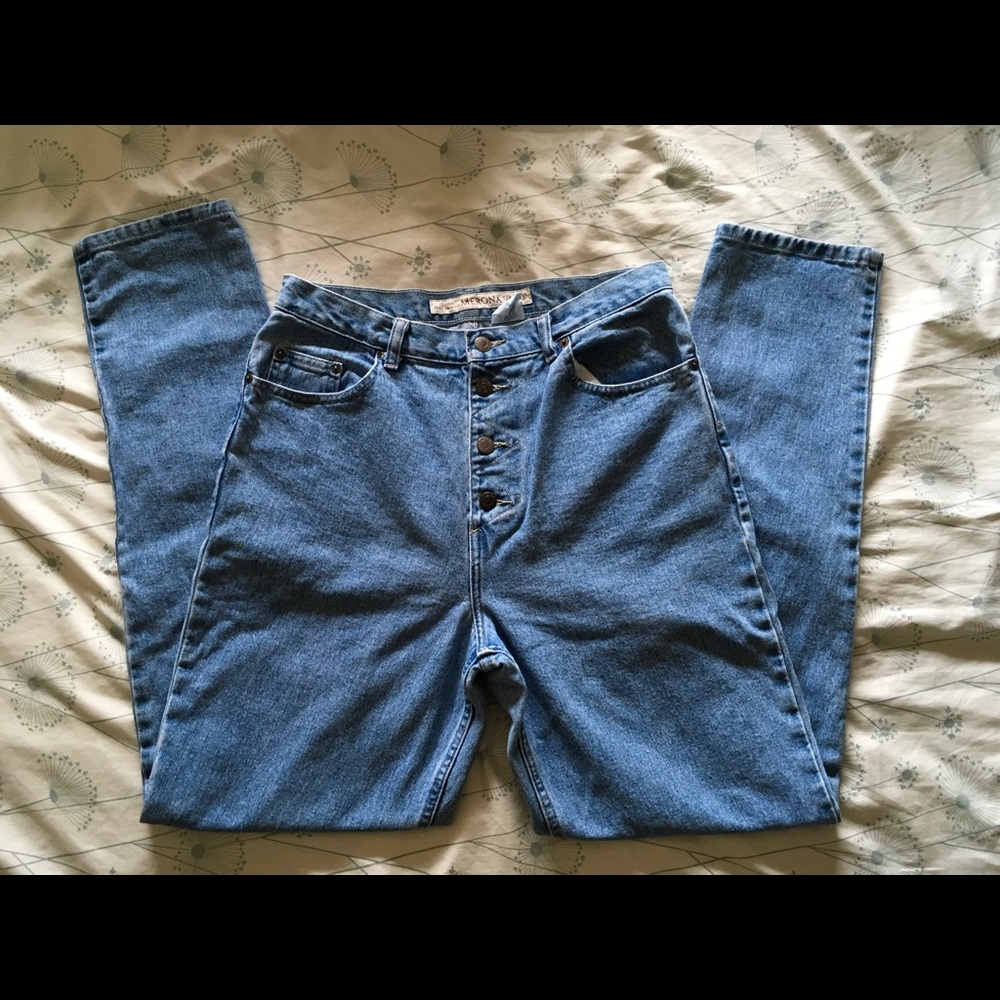 High-Waisted “Mom” Jeans 😍