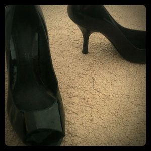 Black pumps