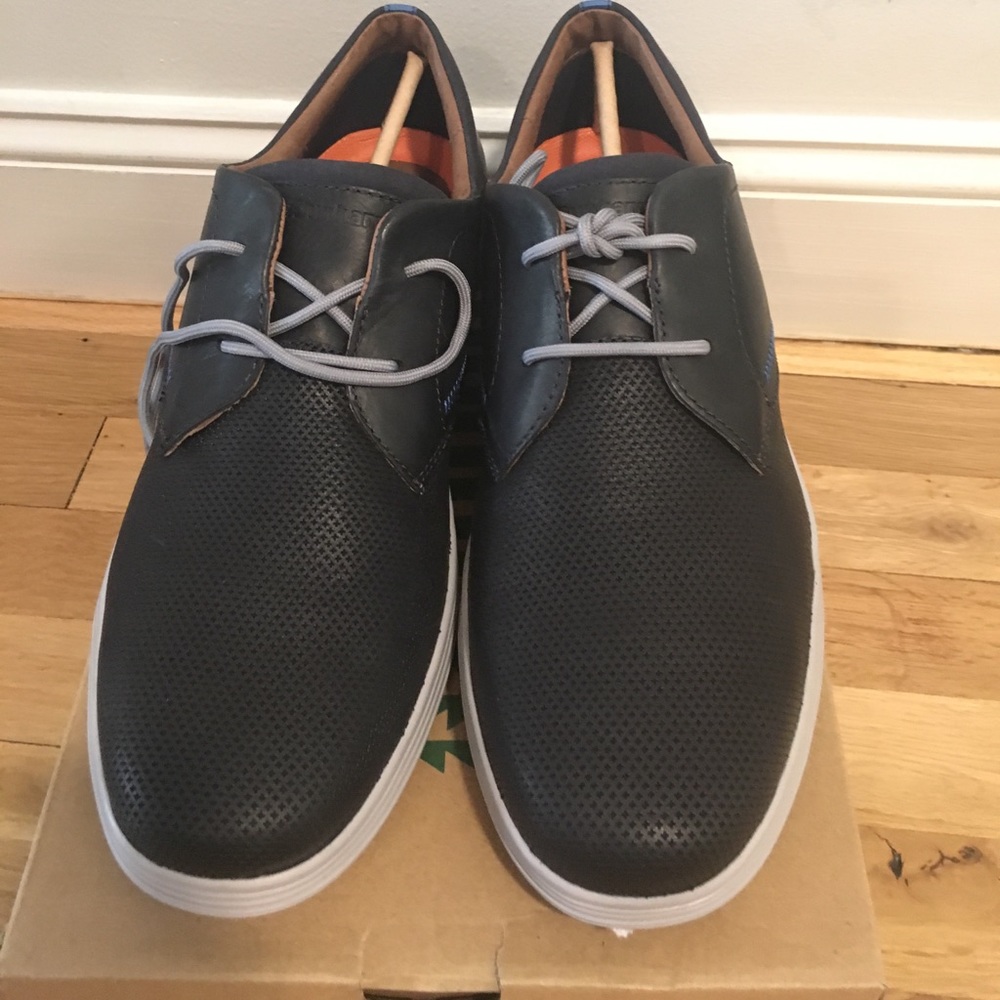 Men's shoes - Dunham size 12D navy leather upper