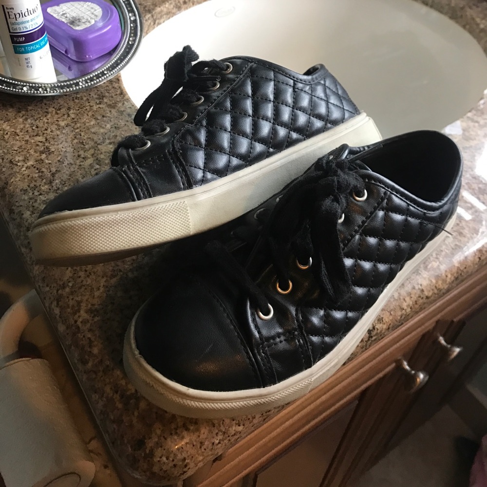 Madden girl black sneakers
