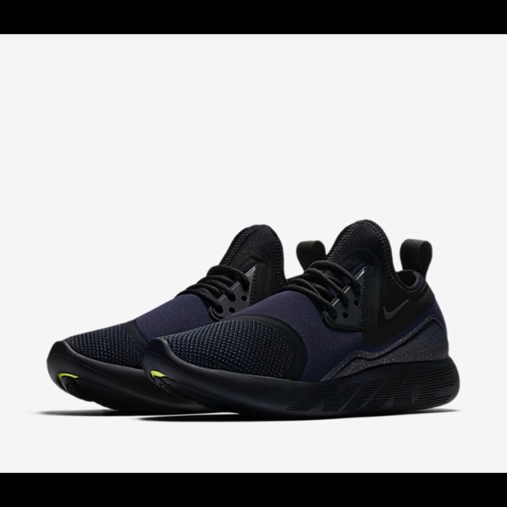 Never Worn Nike Lunarcharge Essential Tennis Shoes