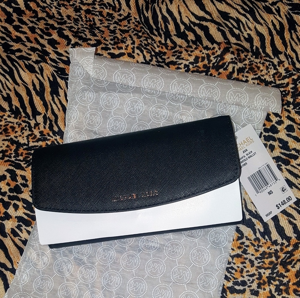 Michael Kors wallet **authentic** Never used