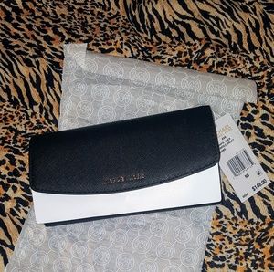 Michael Kors wallet **authentic** Never used