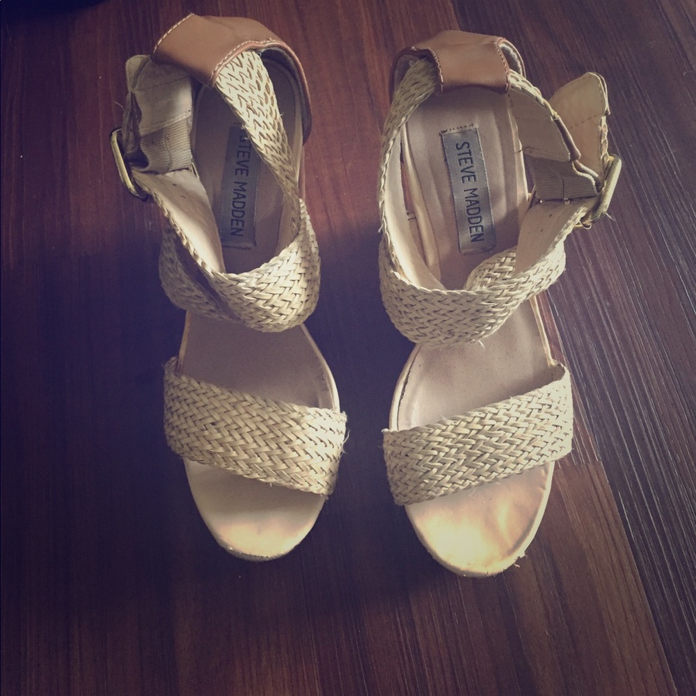 Steve Madden nude wedges
